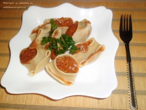 Lumaconi-cu-sardine-in-sos-tomat-4
