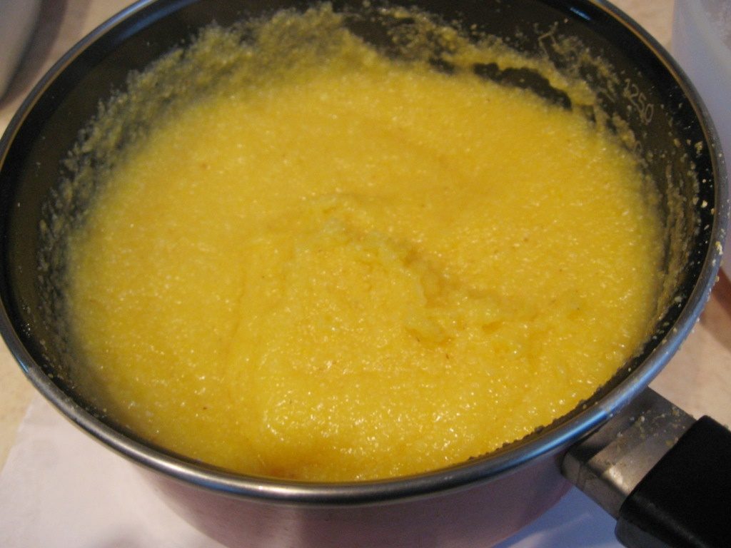 Cratita cu compozitie de malai pentru paine Cratita cu compozitie de malai pentru paine