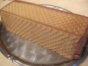 prajitura-acoperis-casa-piscoturi-crema-ciocolata-5