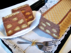 prajitura-acoperis-casa-piscoturi-crema-ciocolata-7