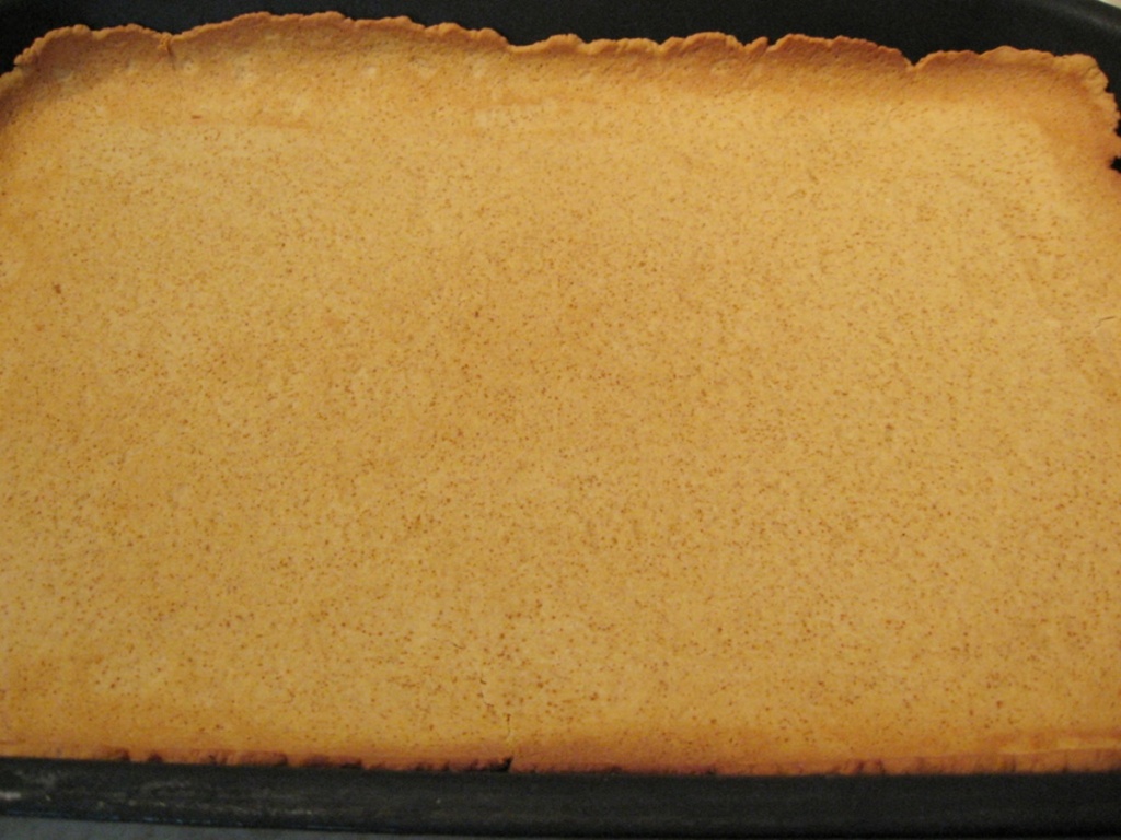Foaie de aluat fraged coapta pe dosul tavii Foaie de aluat fraged coapta pe dosul tavii