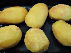 Cartofi-copti-cu-mujdei-si-branza-fondue-2