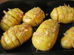Cartofi-copti-cu-mujdei-si-branza-fondue-4