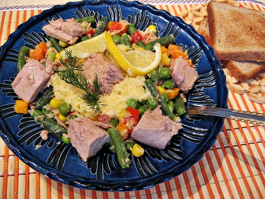 Salata de ton cu amestec mexican de legume 