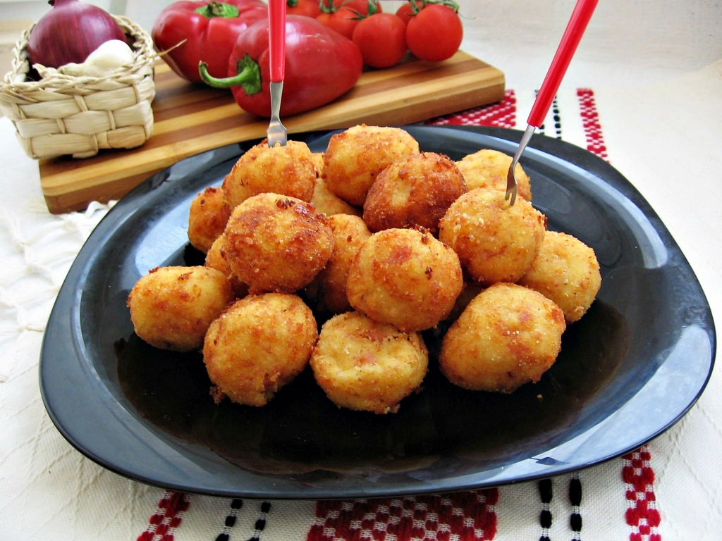 Bulete-cascaval-cartofi-sunca-presata-6