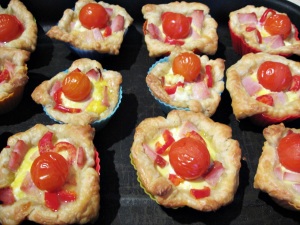 Cosulete din foietaj cu diverse ingrediente dupa de coacere