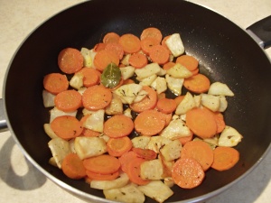 Legume-trase-la-tigaie-cu-sos-de-rosii-2