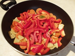 Legume-trase-la-tigaie-cu-sos-de-rosii-3