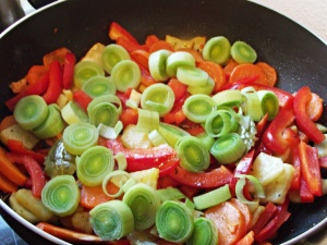 Legume-trase-la-tigaie-cu-sos-de-rosii-4