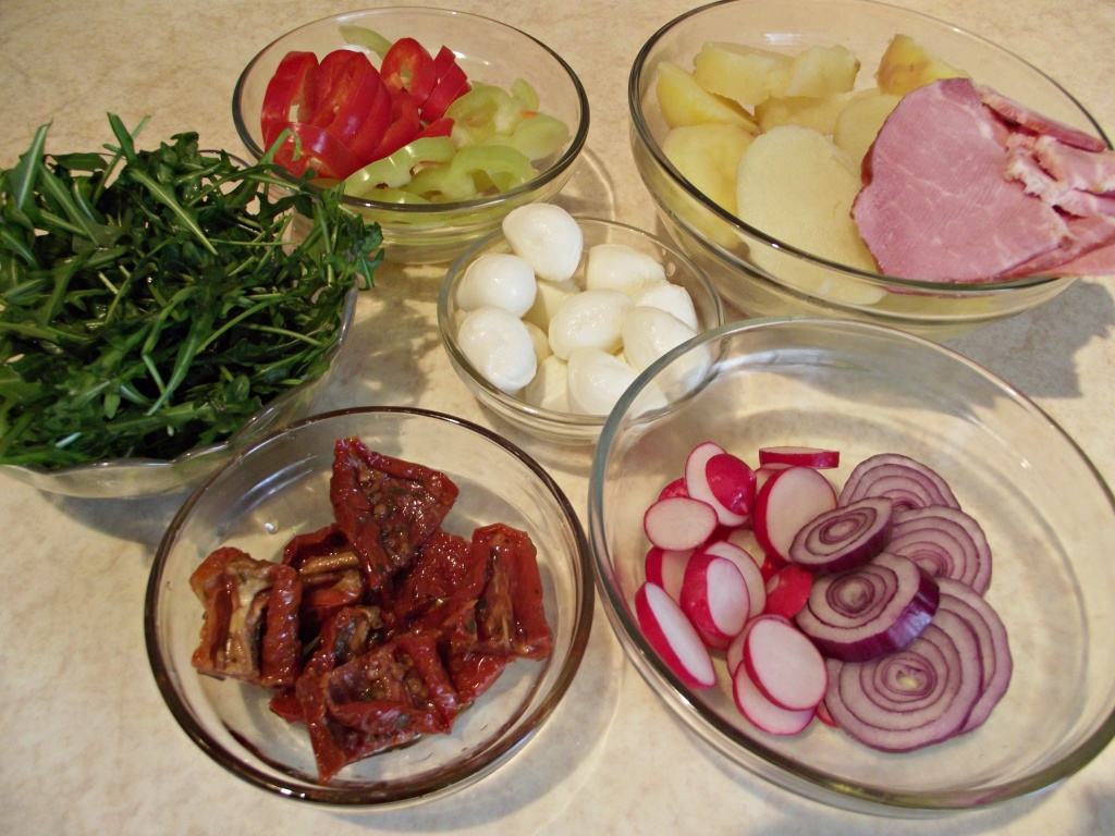 Salata-rucola-rosii -deshidratate-1