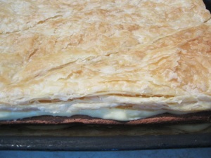 Cremes cu foietaj si blat cu nuca Cremes cu foietaj si blat cu nuca