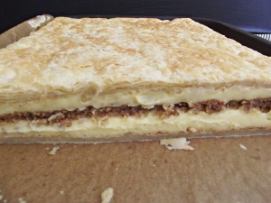 Cremes cu foietaj si blat cu nuca Cremes cu foietaj si blat cu nuca