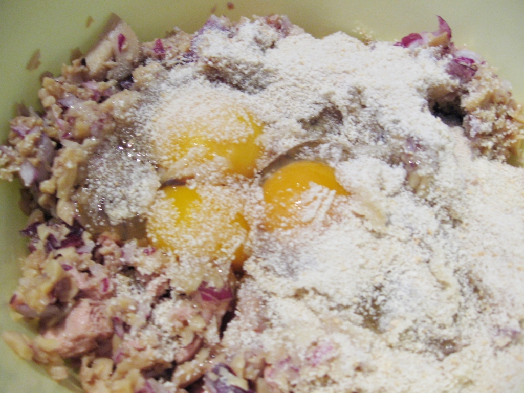Amestec de ingrediente pentru chiftele de ton Amestec de ingrediente pentru chiftele de ton