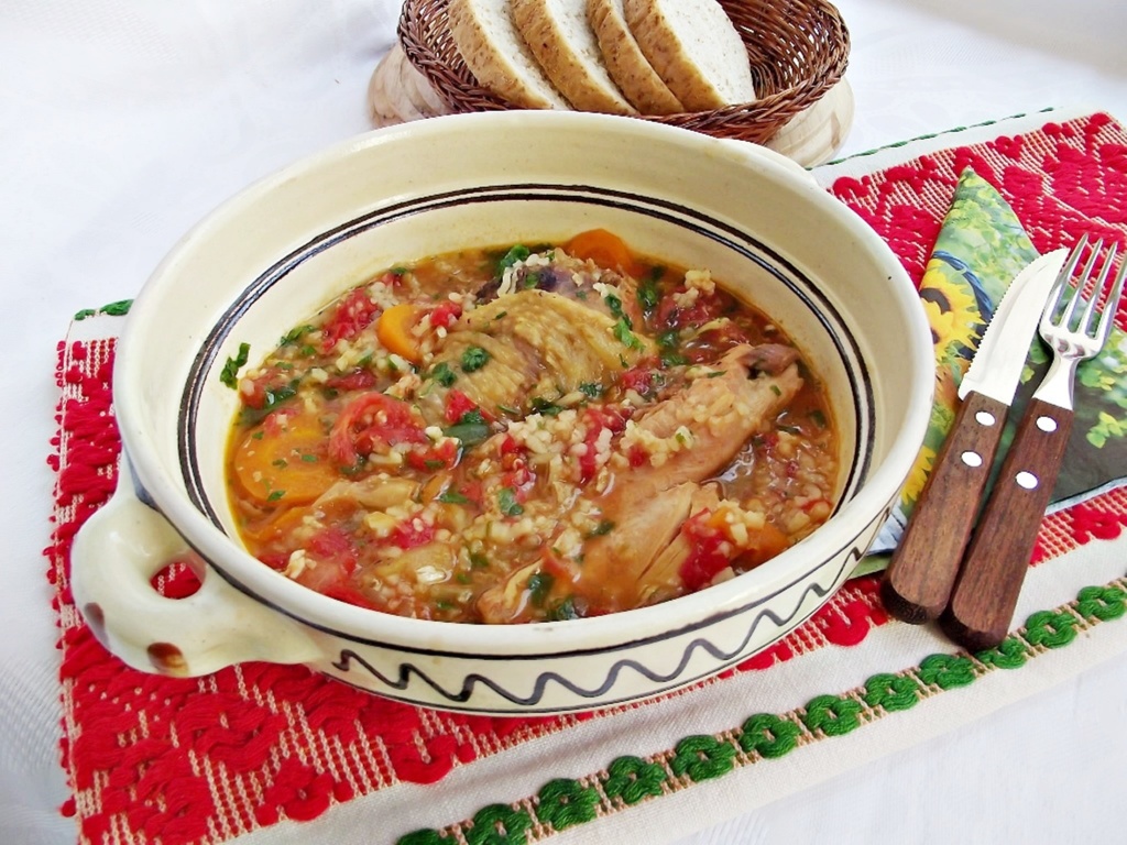 Tocanita-de-rosii-cu-ardei-copti-si-carne-de-curcan-4