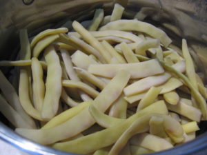 Pastai de fasole verde fierte si puse la scurs in sita