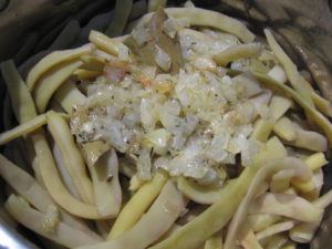  Pastai de fasole verde fierte, cu ceapa calita