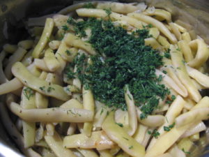 Marar adaugat peste pastaile de fasole verde