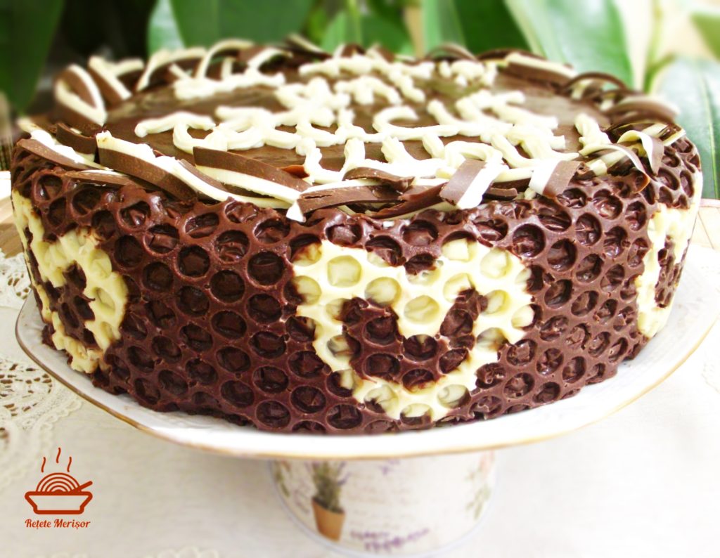 Tort cu banda de ciocolata