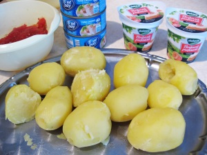 Salata-cartofi-ton-branza-pufoasa-Delaco-1