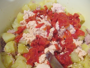 Salata-cartofi-ton-branza-pufoasa-Delaco-3