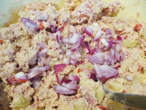 Salata-cartofi-ton-branza-pufoasa-Delaco-4
