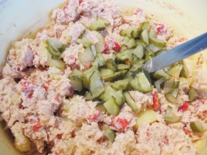 Salata-cartofi-ton-branza-pufoasa-Delaco-5