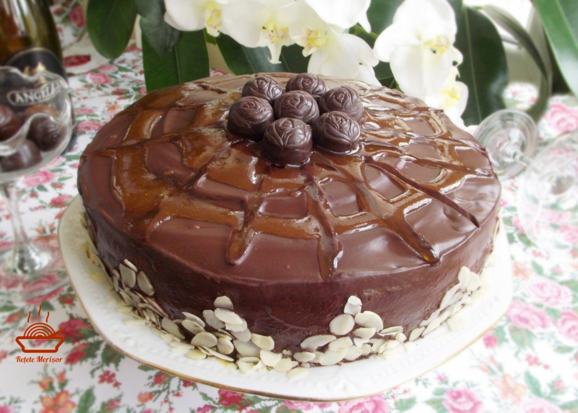 Tort cu ciocolata si gem de caise cu migdale