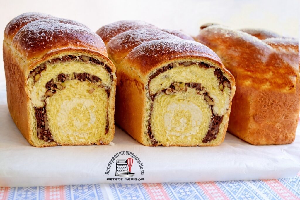 Cozonac fara framantare, cu nuca de cocos - sectiune
