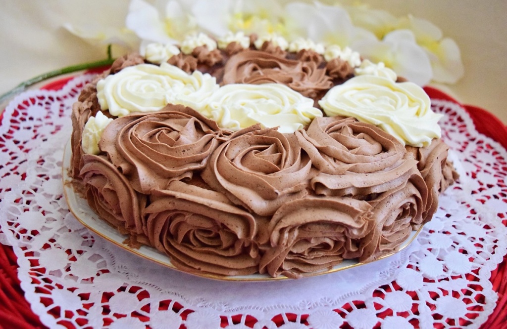 Tort Duo Chocolat, cu blat si creme in doua culori