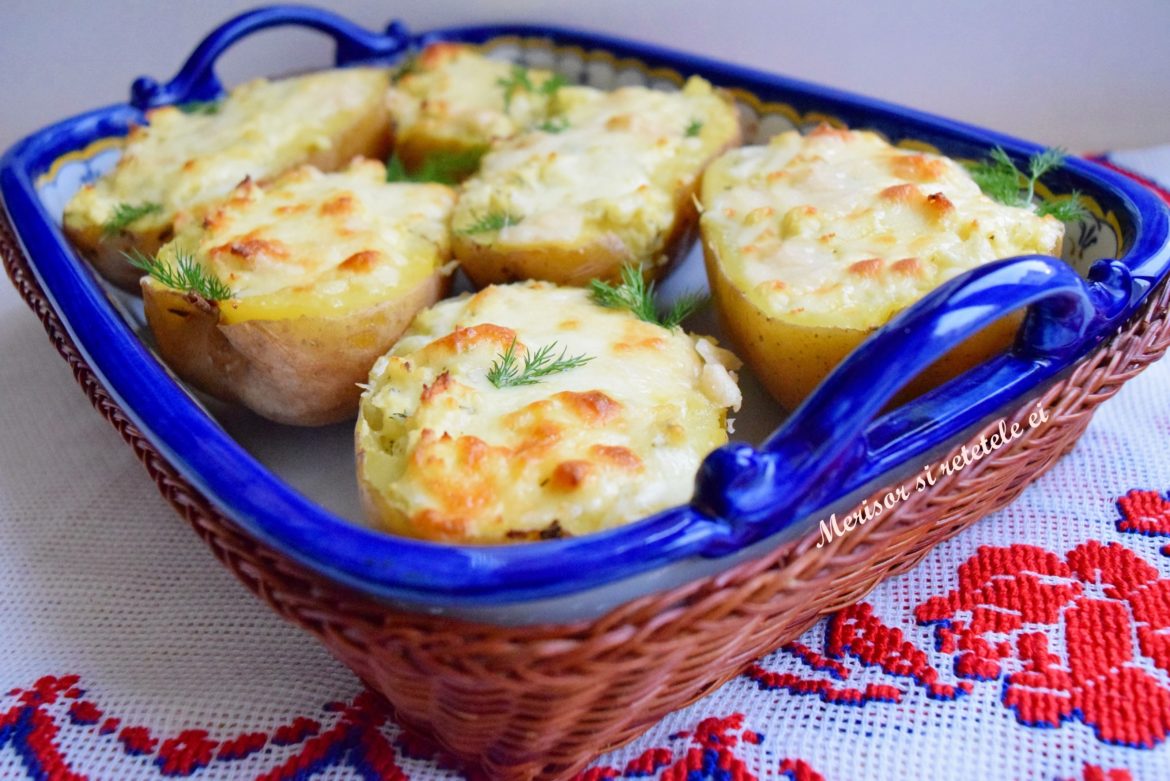 Cartofi la cuptor umpluti cu branzeturi aromate