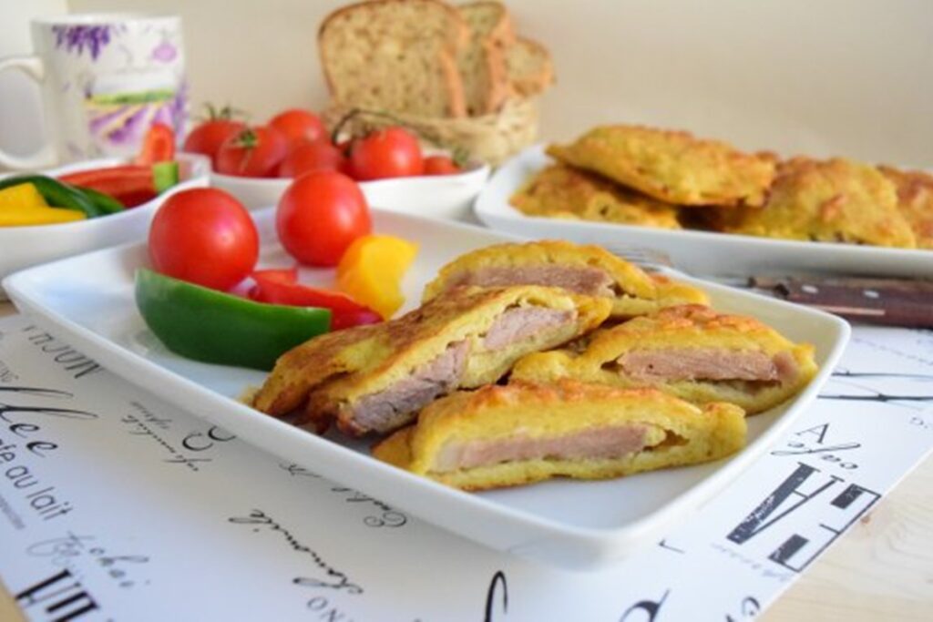 Snitele de porc in crusta de cartofi