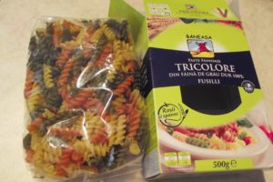 Paste-tricolore-piept-pui-ciuperci-sos-alb-2