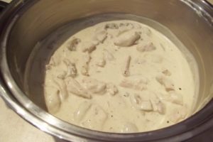 Paste-tricolore-piept-pui-ciuperci-sos-alb-3