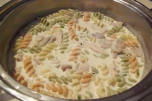 Paste-tricolore-piept-pui-ciuperci-sos-alb-5