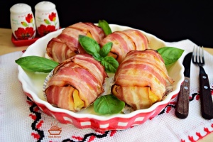 cartofi-umpluti-cu-mozzarella-si-ou-fiert-inveliti-in-bacon-8