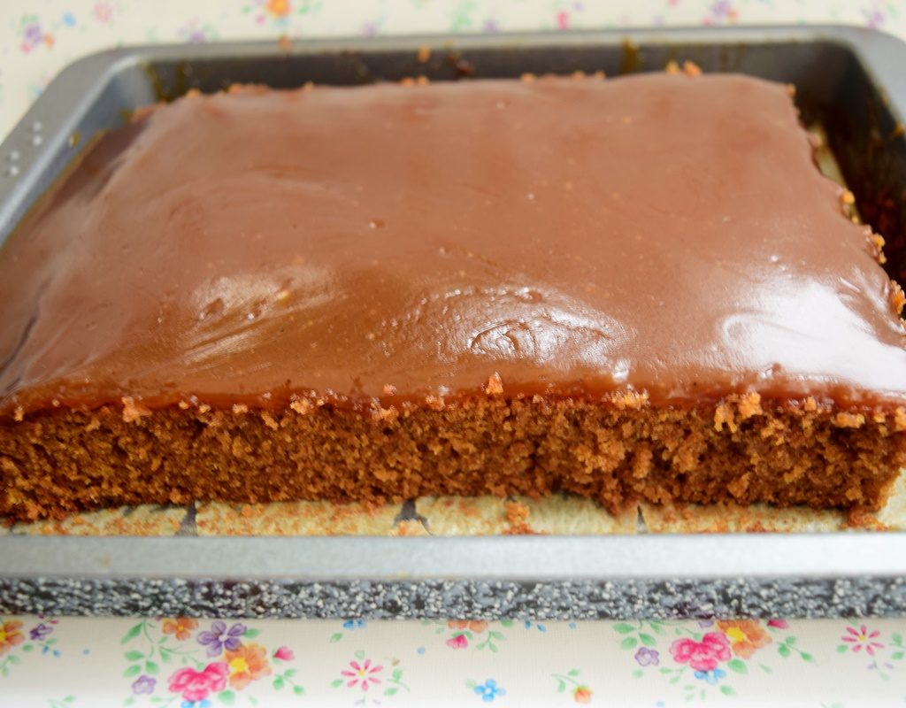 Prăjitură de post cu cafea și zahăr caramelizat