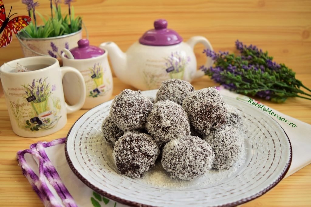 Gogoși cu glazură de cacao și nucă de cocos