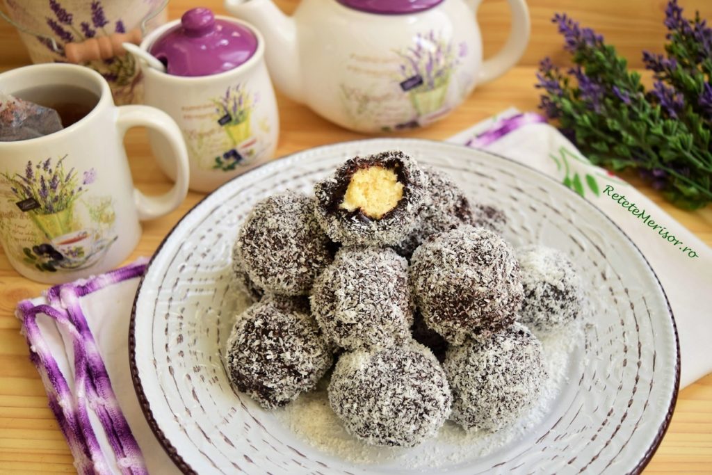 Gogoși cu glazură de cacao și nucă de cocos