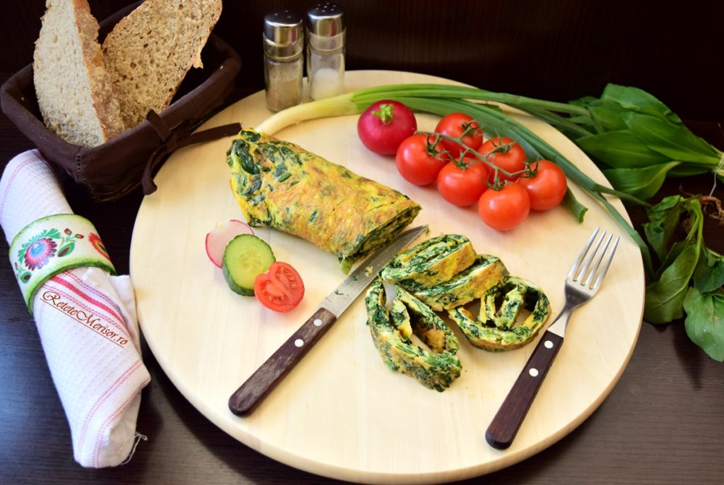 Omletă cu spanac și leurdă