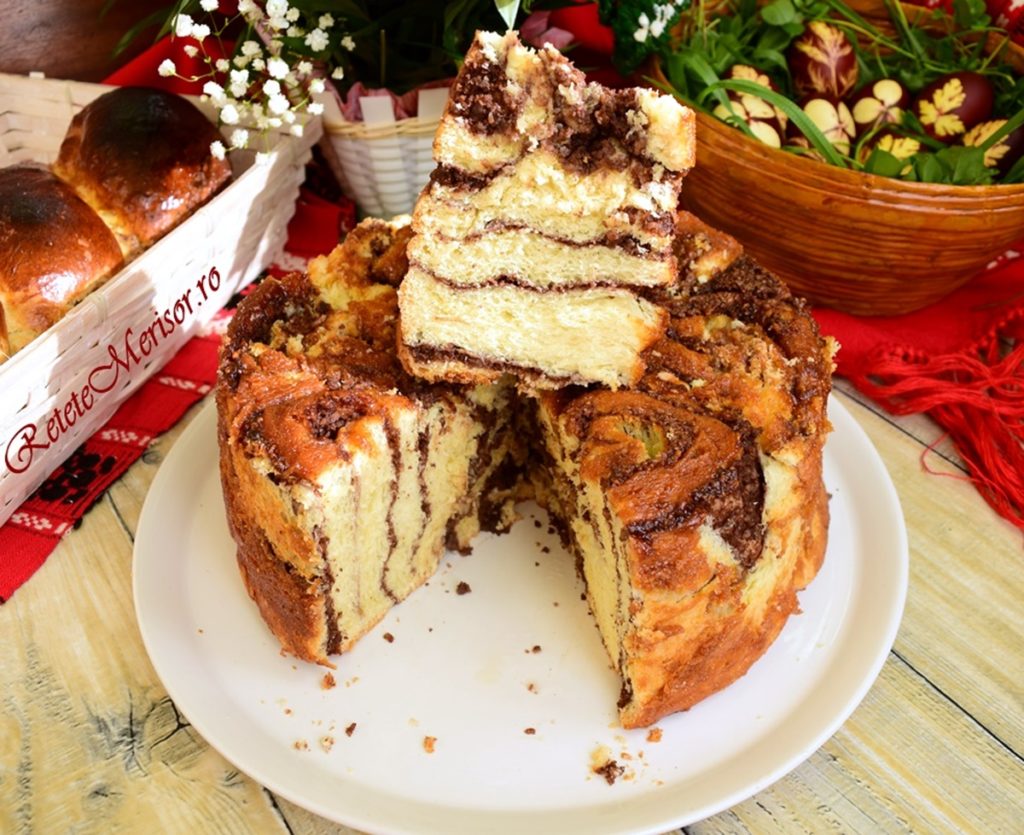 Cozonac Rosenkranz sau Cozonac cu zahăr caramelizat porționat