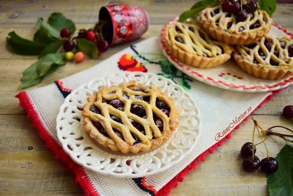 Mini tarte cu cireșe