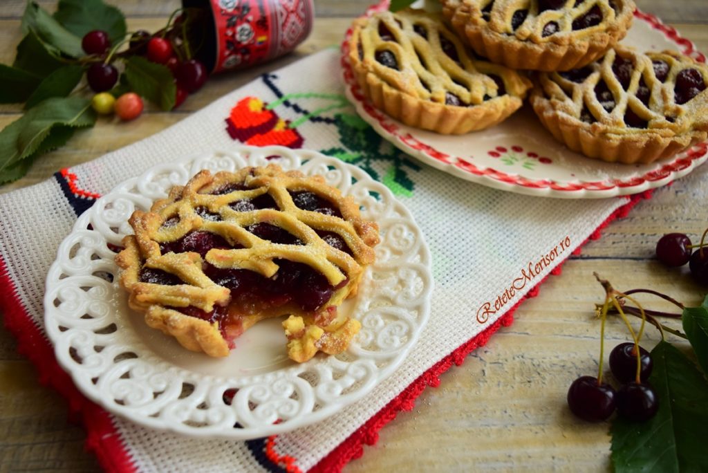 Mini tarte cu cireșe
