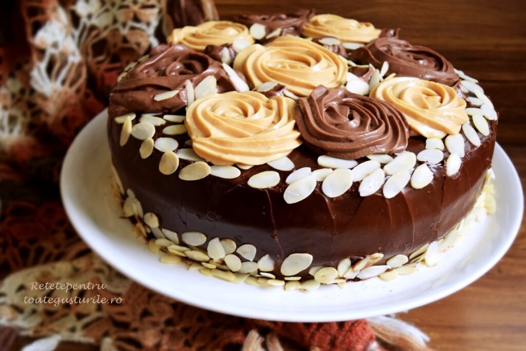 Tort duo caramel cu ciocolată și migdale