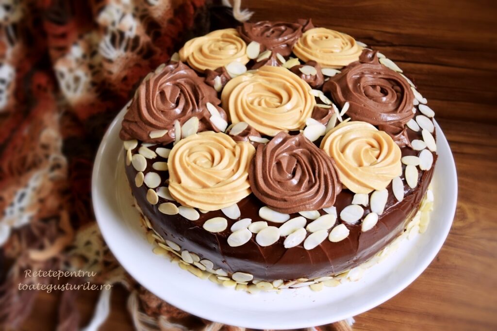 Tort duo caramel cu ciocolată și migdale