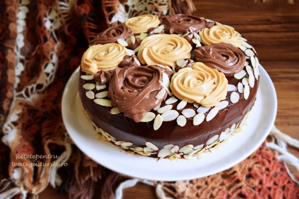 Tort duo caramel cu ciocolată și migdale