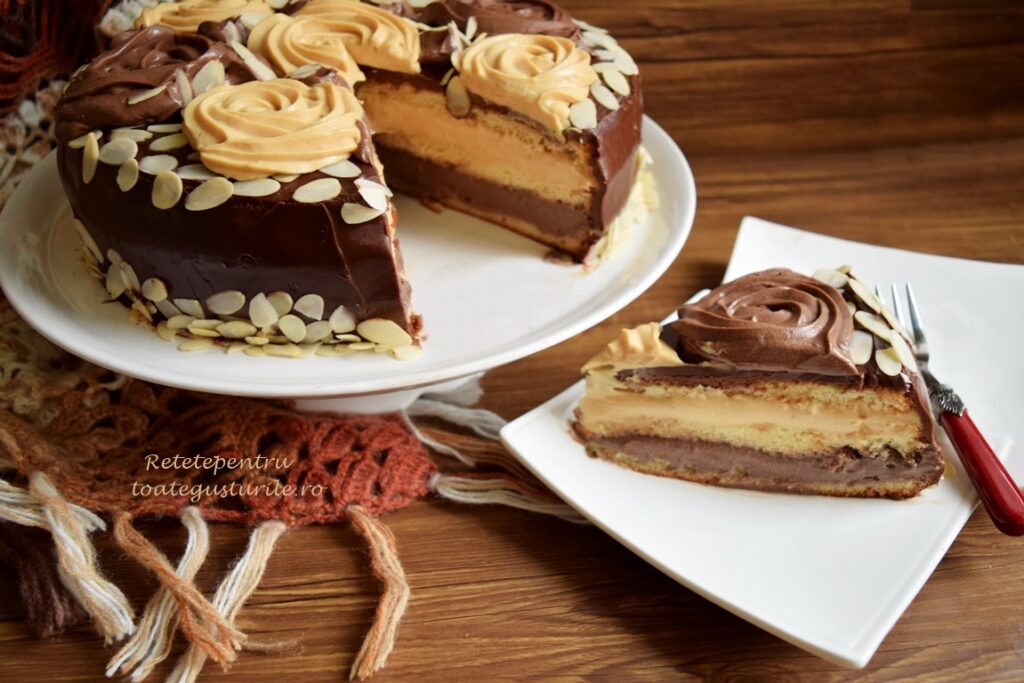 Secțiune de tort duo caramel cu ciocolată și migdale