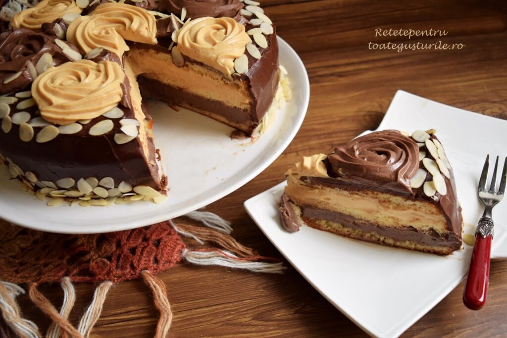 Secțiune de tort duo caramel cu ciocolată și migdale