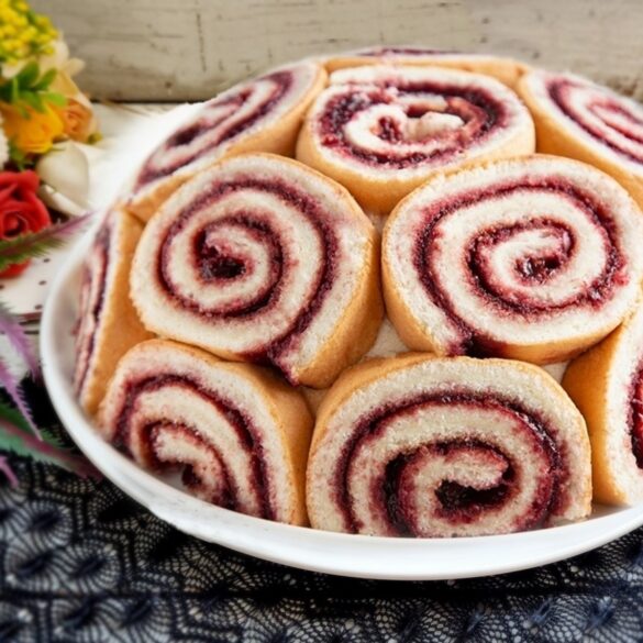 Tort cupolă din ruladă cu zmeură