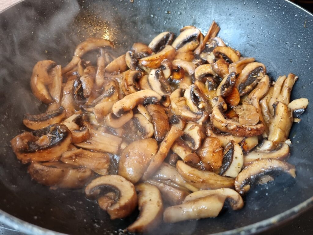 Ciuperci trase la tigaie