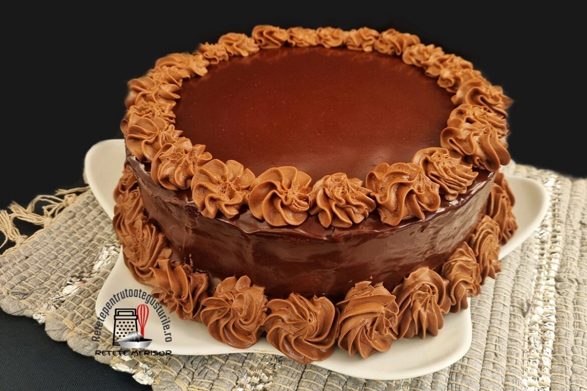 Tort cu ciocolată și caramel condensat